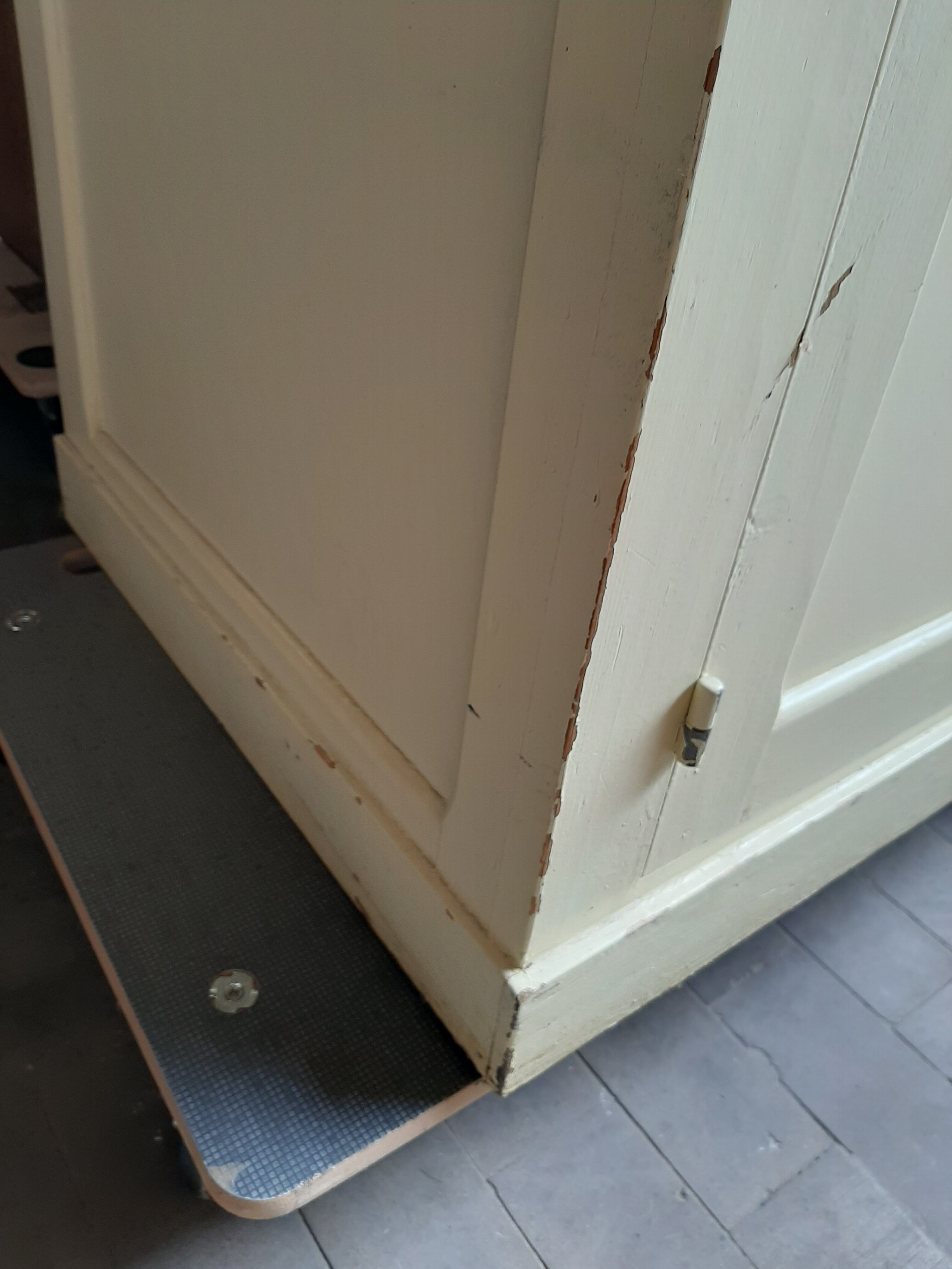 4-door school storage buffet