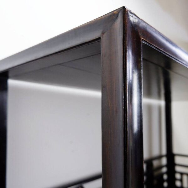 Bibliothèque chinoise vintage à quatre niveaux en bois laqué - 20ème siècle