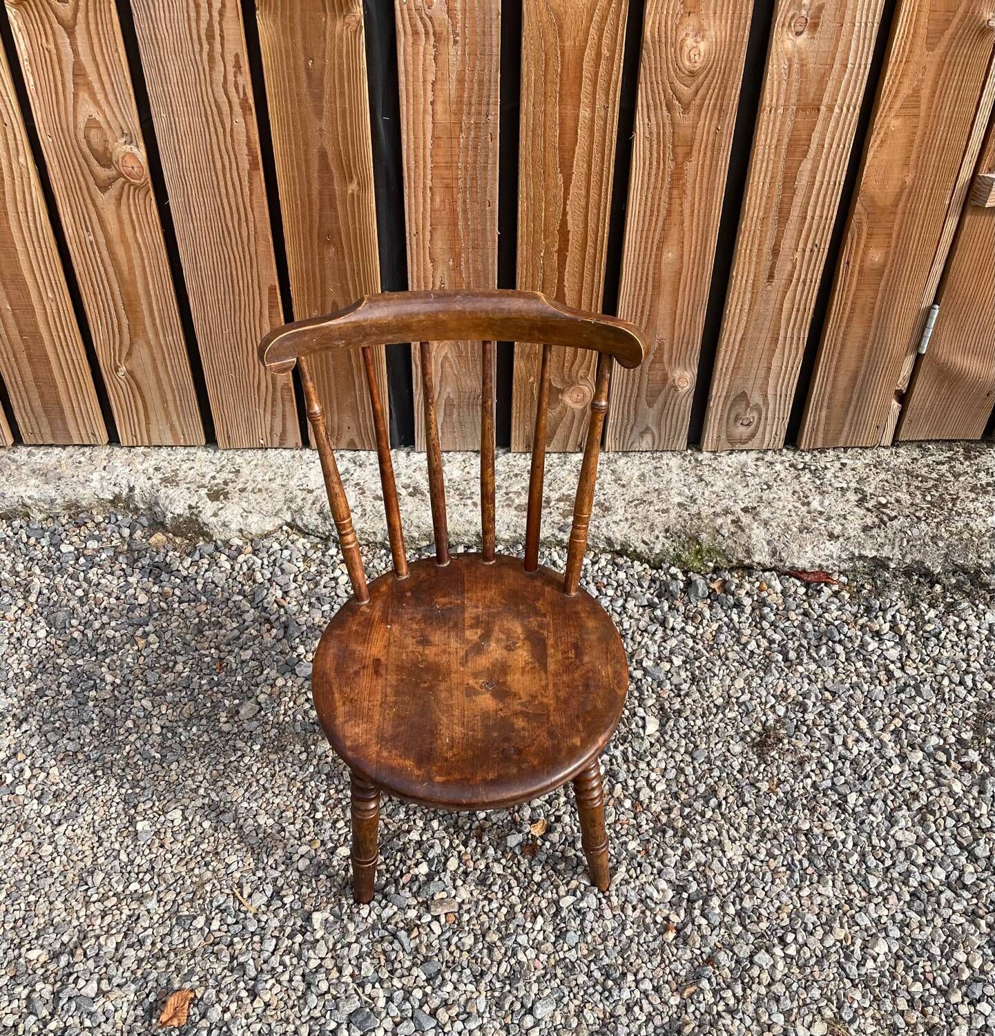 Edwardian Windsor chair in walnut, fully stamped, Swedish ibex penny style