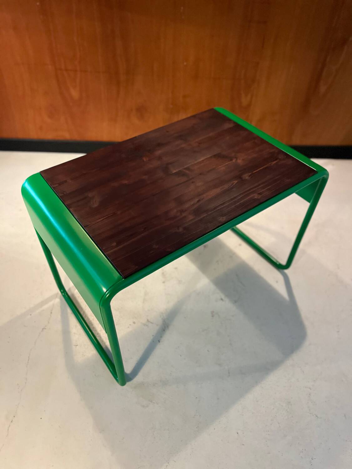 Vintage 1980 desk, in perfect condition.