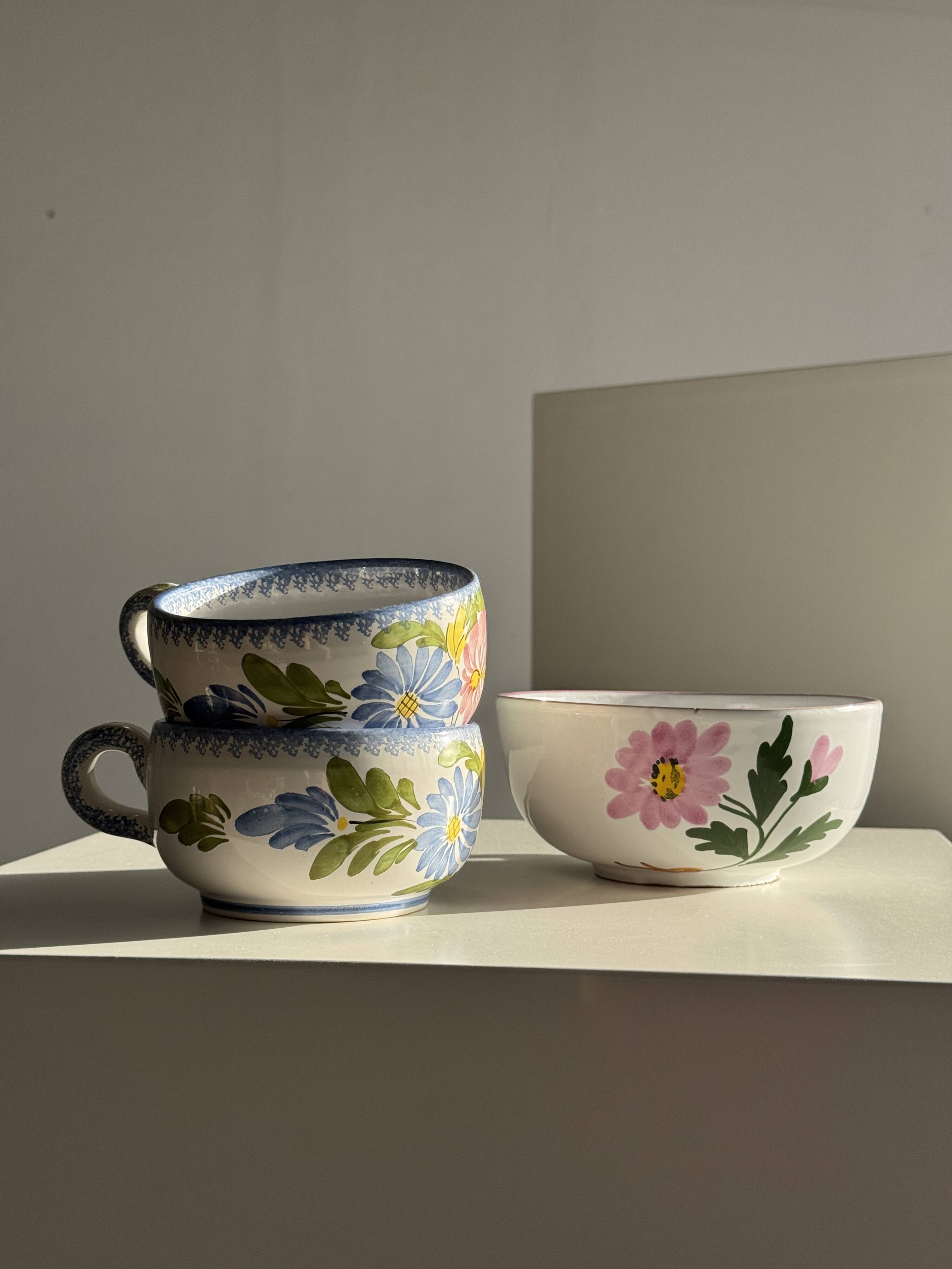 Set of 2 blue Quimper earthenware mugs H6.5 D15