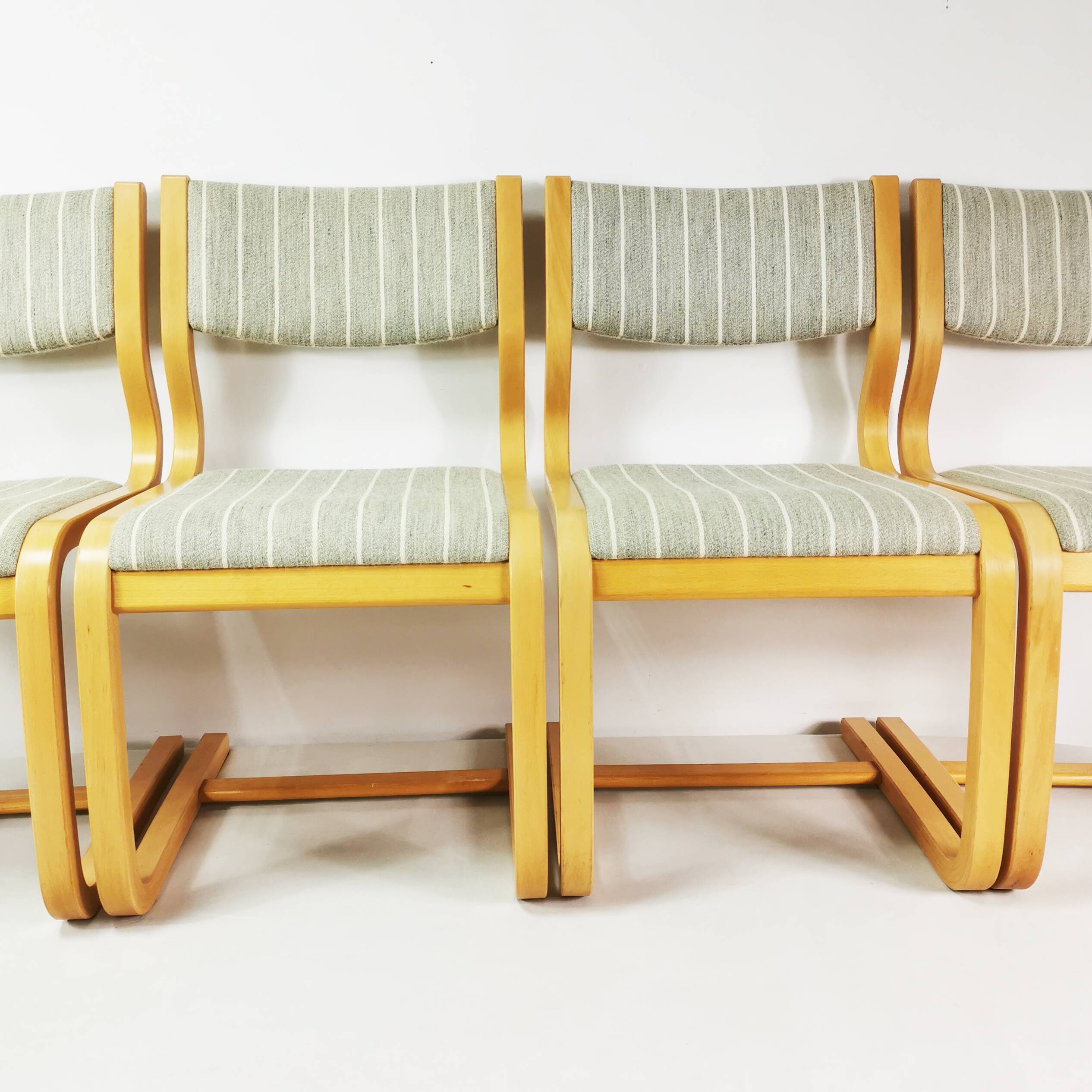 Zestaw 4 krzeseł Mid Century, proj. Magnus Olesen, Dania, late 70.
