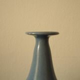 Soliflore artisanal en céramique bleue signée JS
