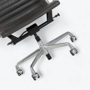 Chaise de bureau à dossier haut grise Herman Miller Original Eames EA337 avec piètement à roulettes