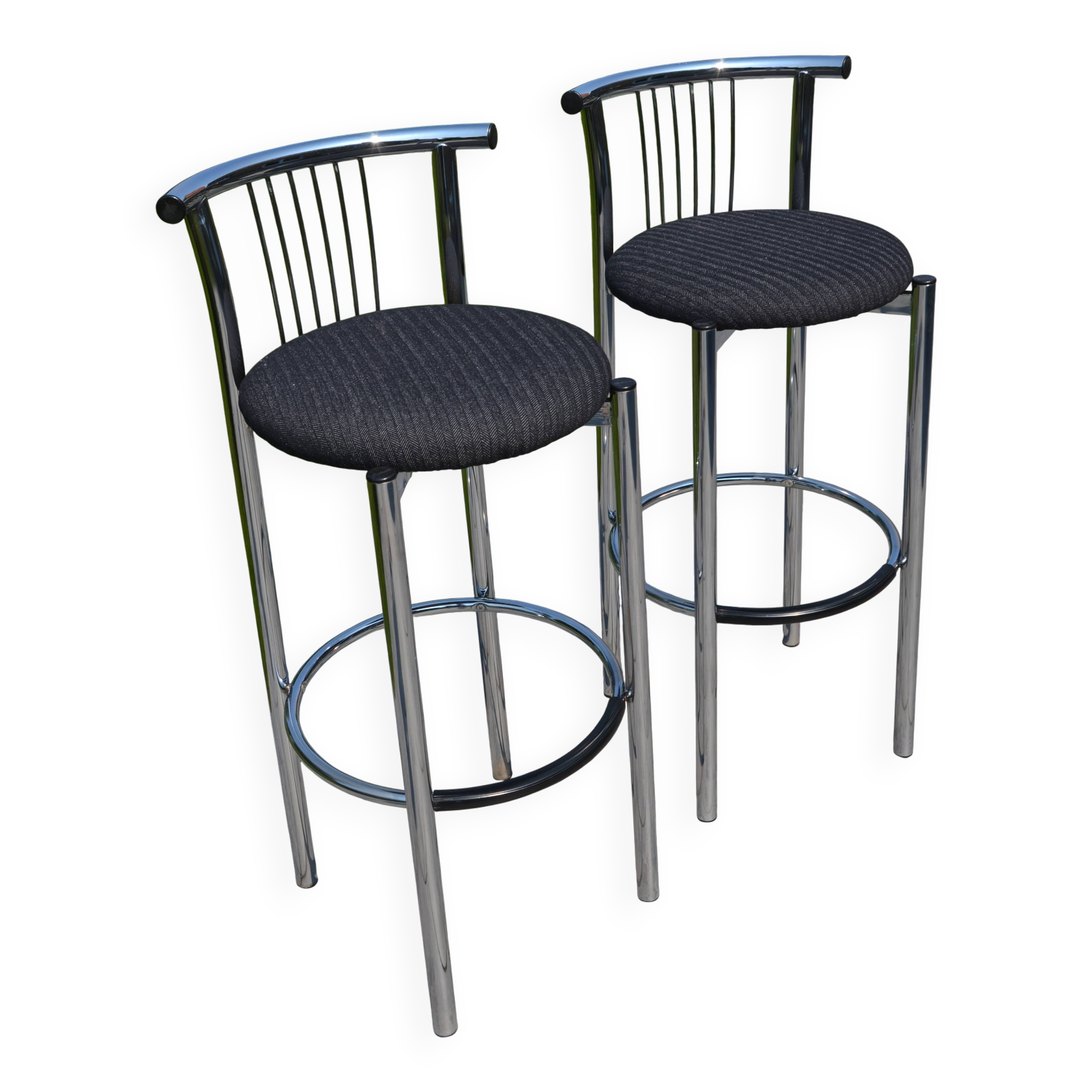 2 "Calligaris" bar stools with chrome metal and refurbished seats.