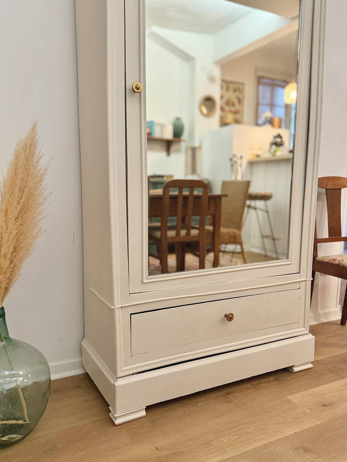 Parisian hosiery cabinet