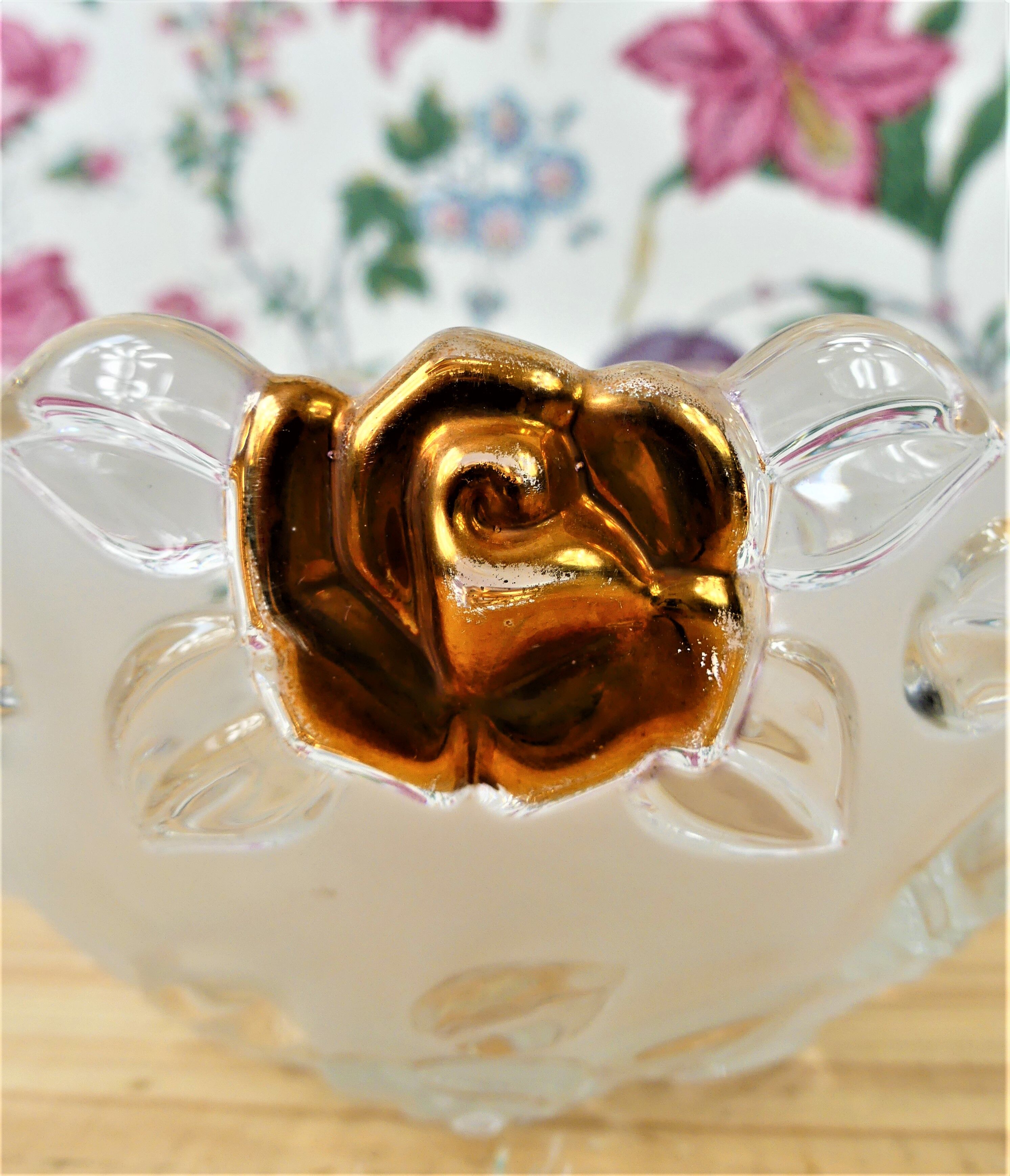 Decorative Basket in molded glass - Vintage glass pocket-empty-pocket