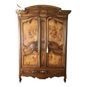 Armoire d'époque louis XV en noyer