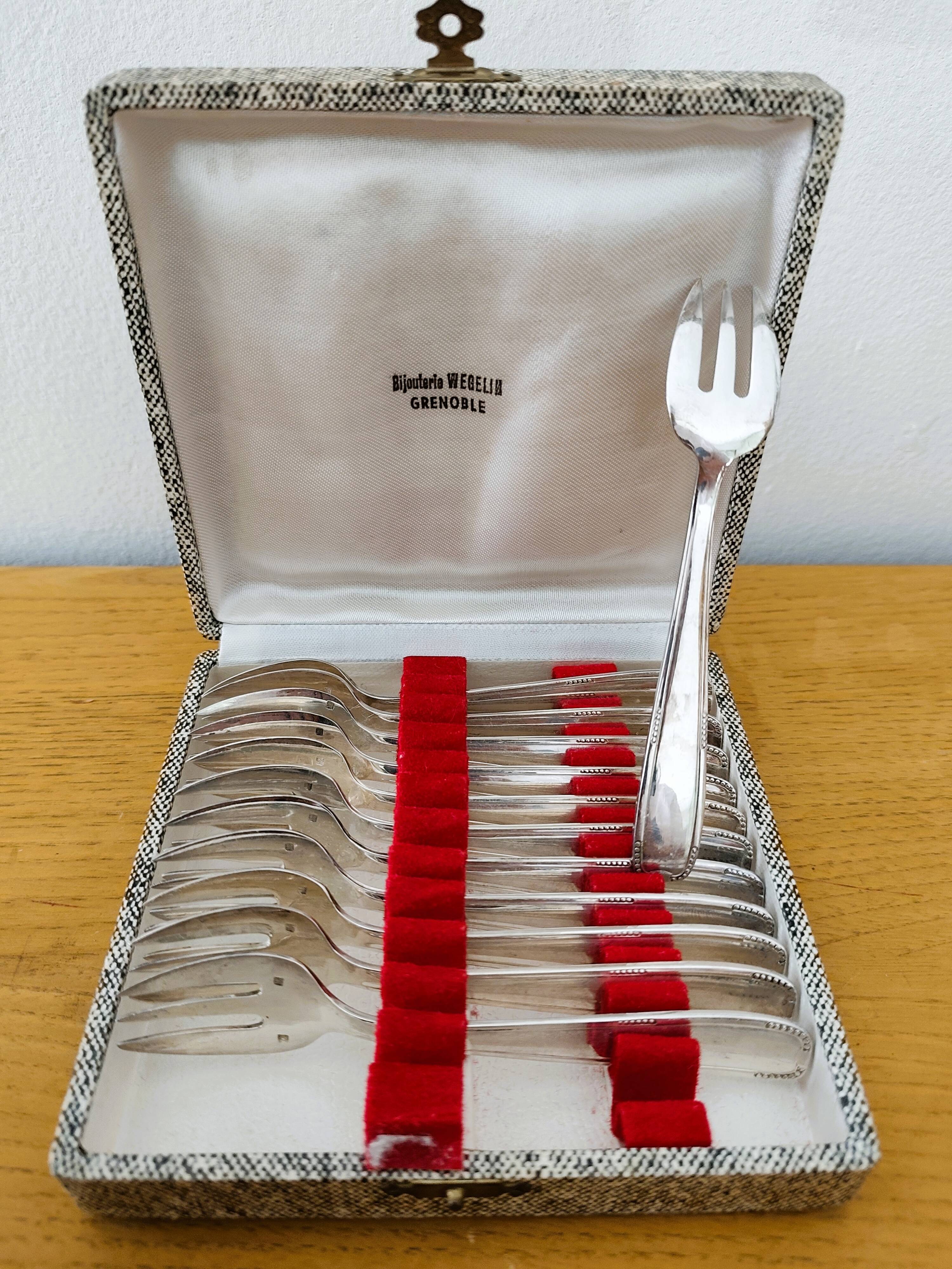 Set of 12 dessert/fish forks in silver-plated metal with hallmark.