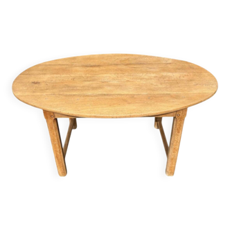 Oval farmhouse table