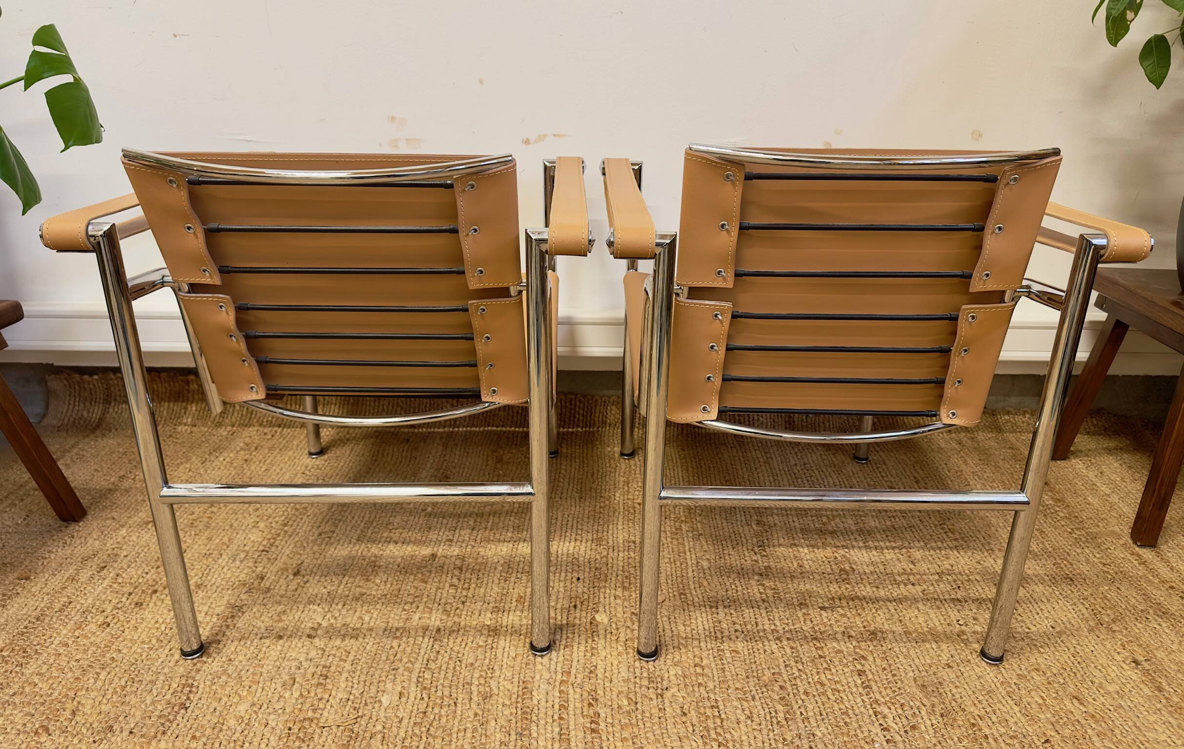Paire de fauteuils de style Le Corbusier LC1