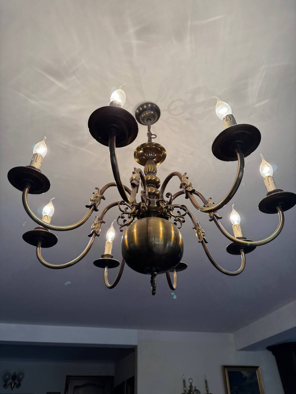 Antique brass 8-light chandelier in Dutch Baroque style