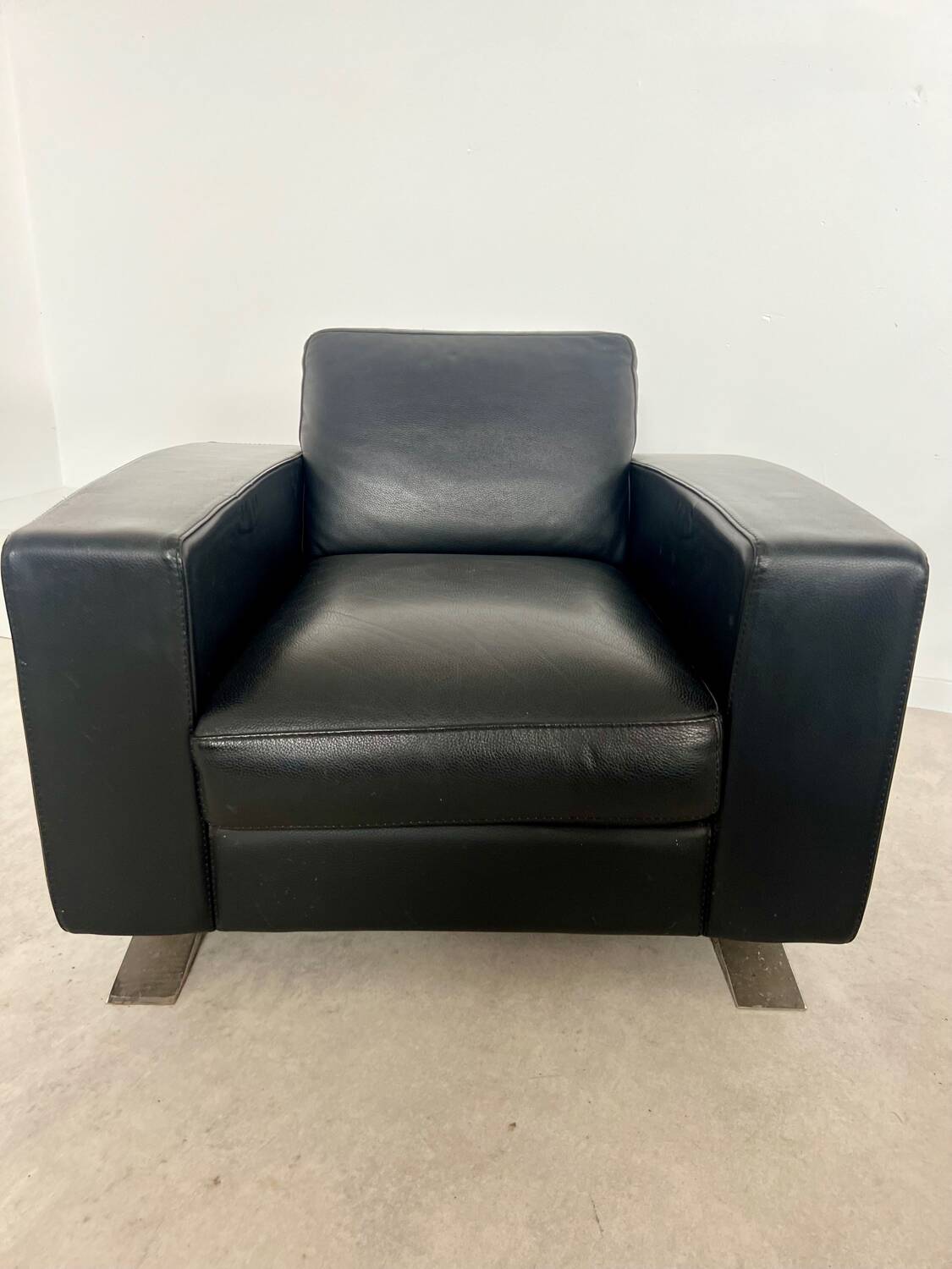 Lot 2 roche bobois designer leather armchairs 80s vintage custom aviator shape