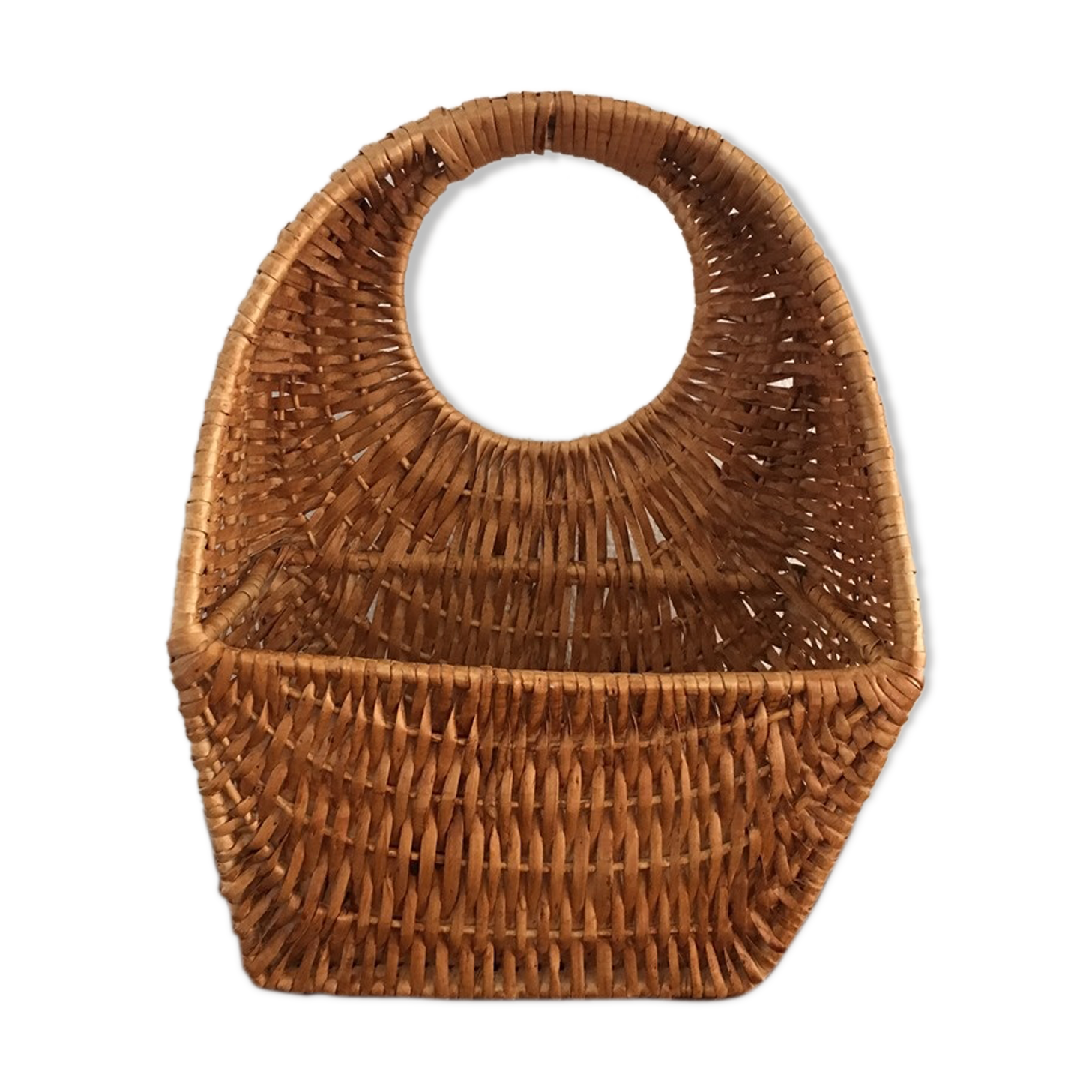 Wicker wall basket