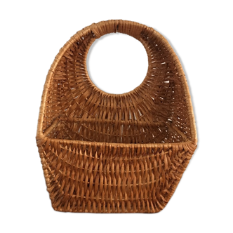 Wicker wall basket