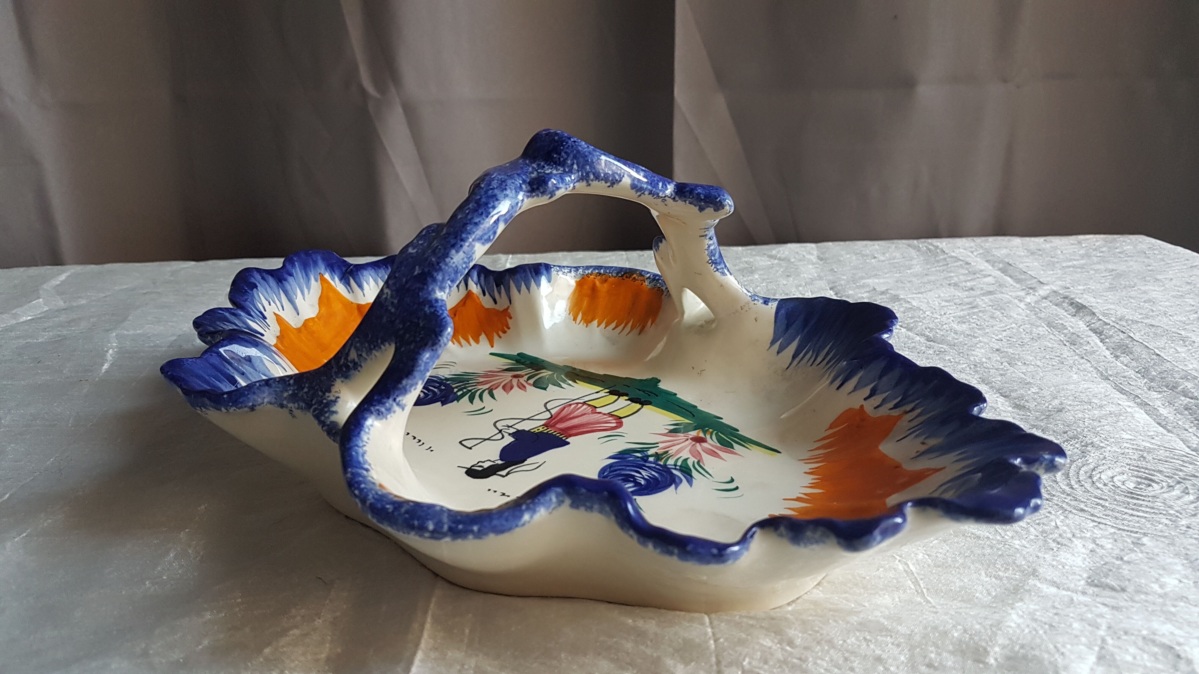 Vintage servant in Quimper faience