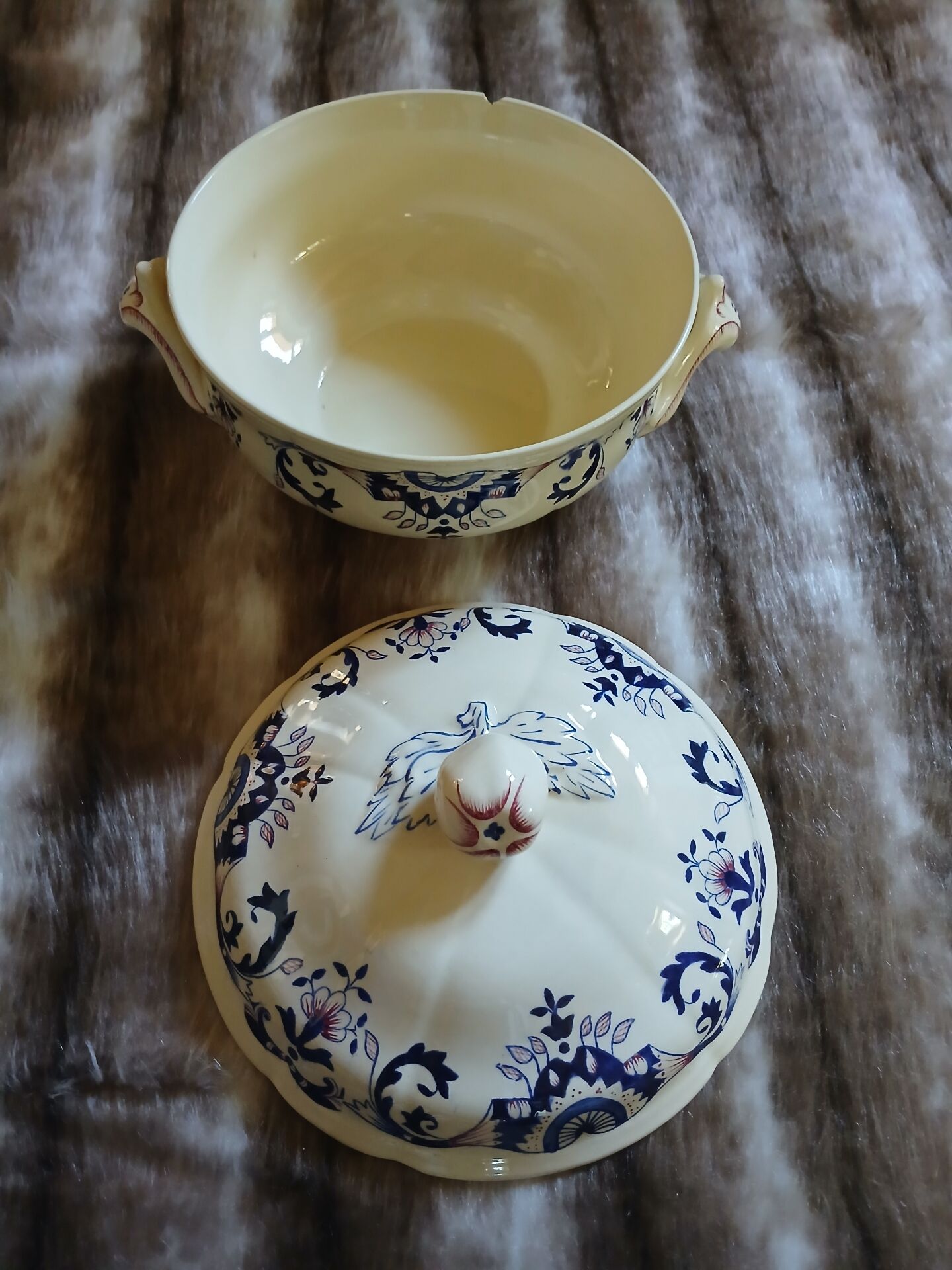 Small soup tureen in Longchamp ironstone.