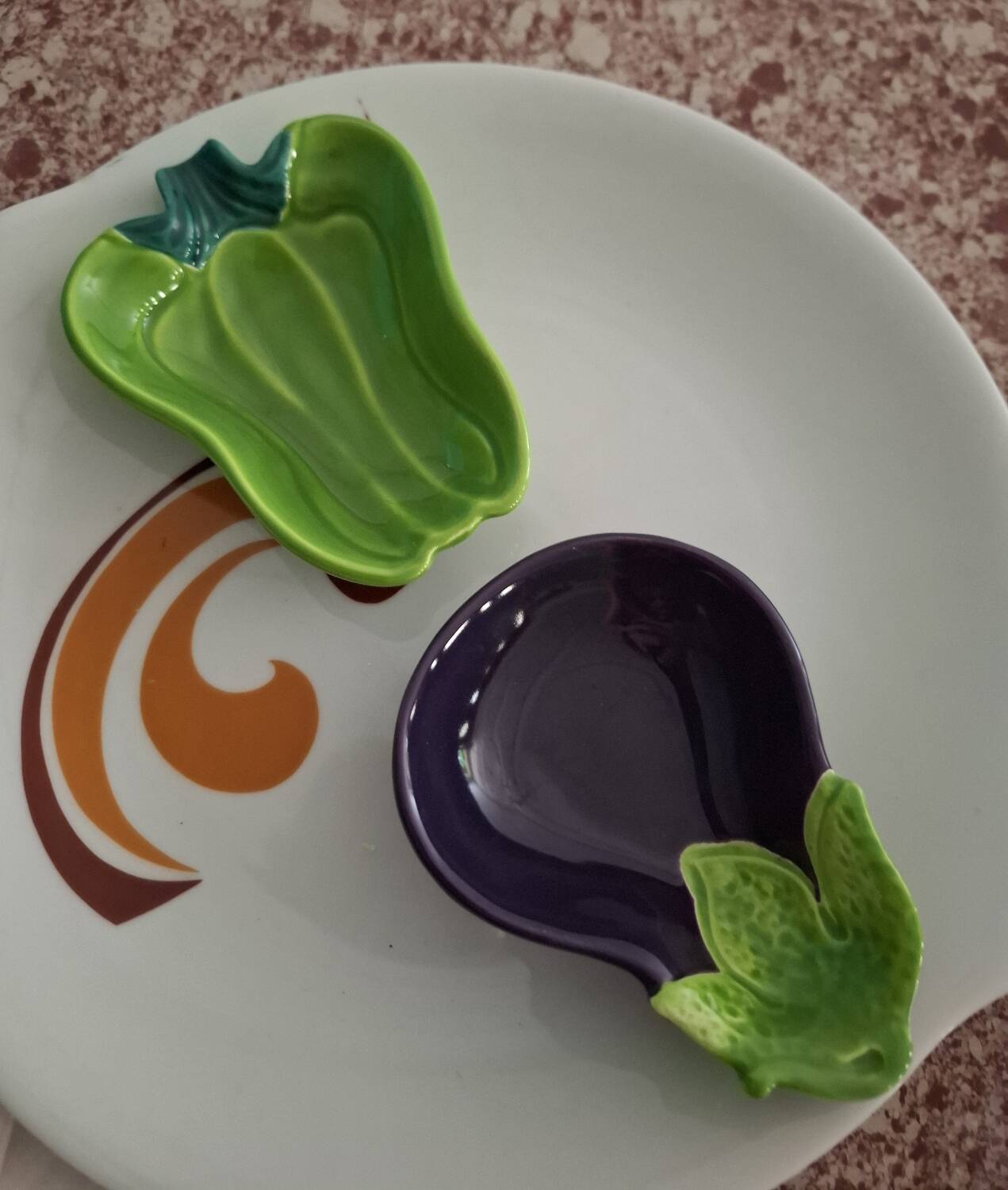 Duo of firm vegetable ceramic bowls