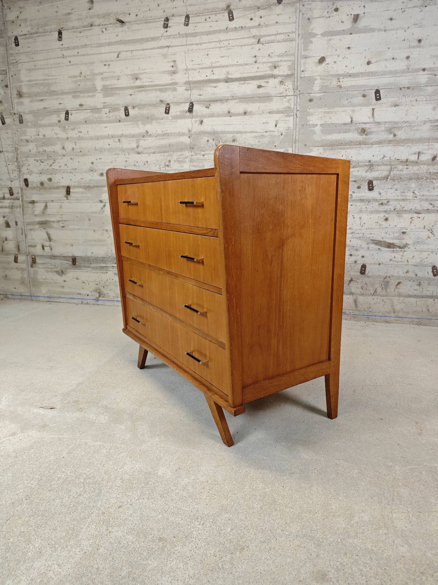 Vintage commode with tapered legs