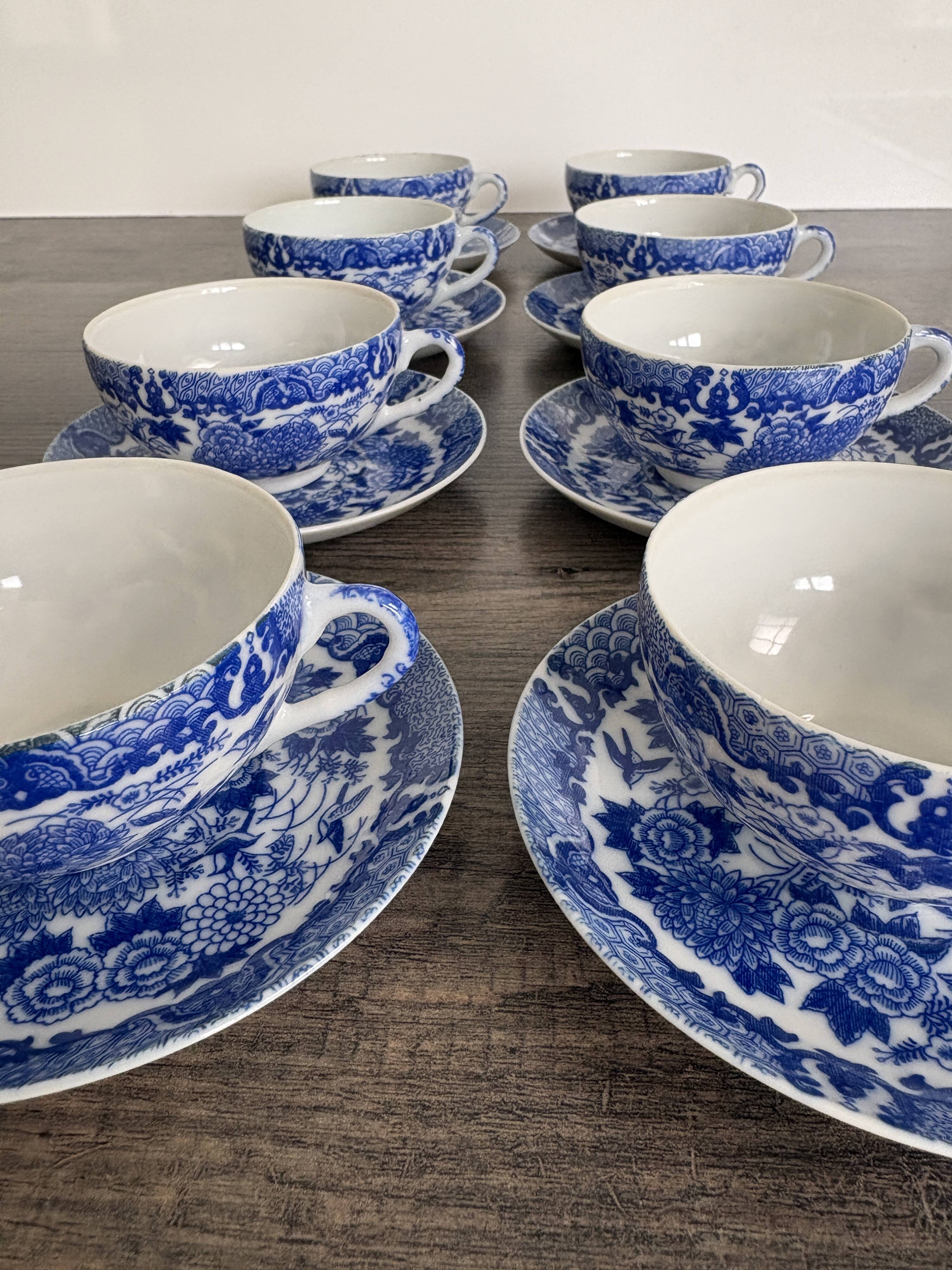 Service of 8 cups and saucers in Chinese blue porcelain.