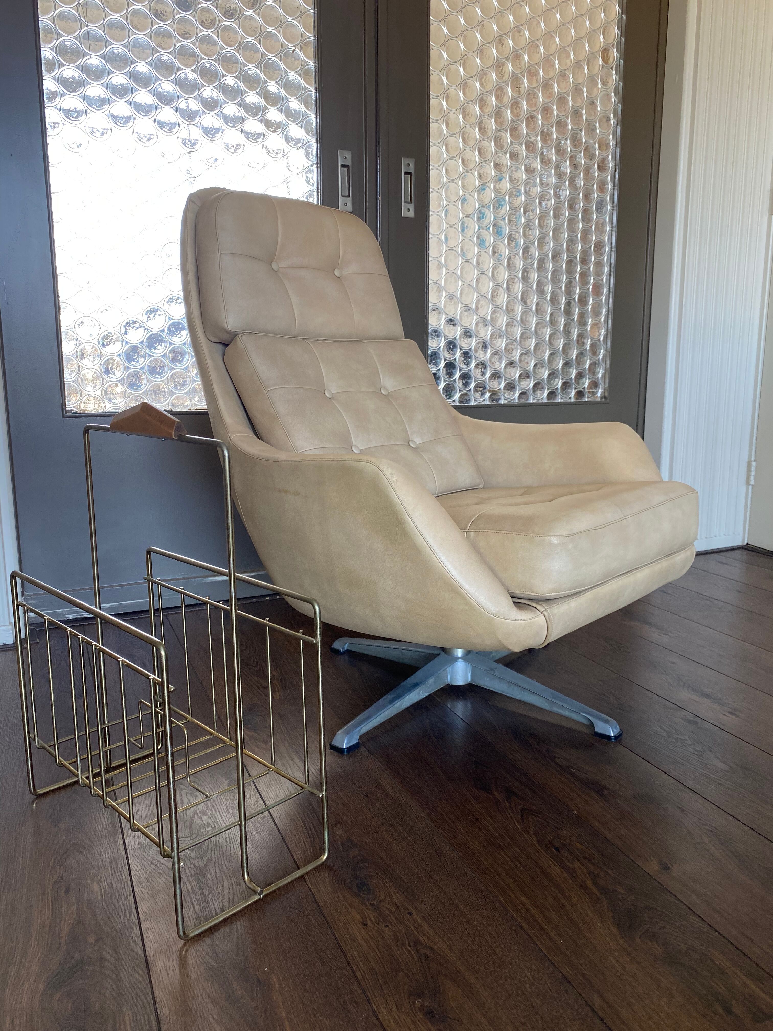 Vintage Magazine Rack in Brass and Wood, 1960s