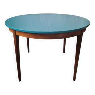 Extendable oval teak dining table