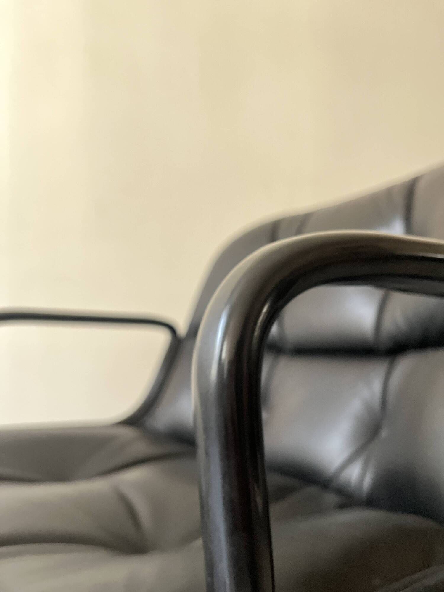 Black leather office chair and armrest by Charles Pollock for Knoll International