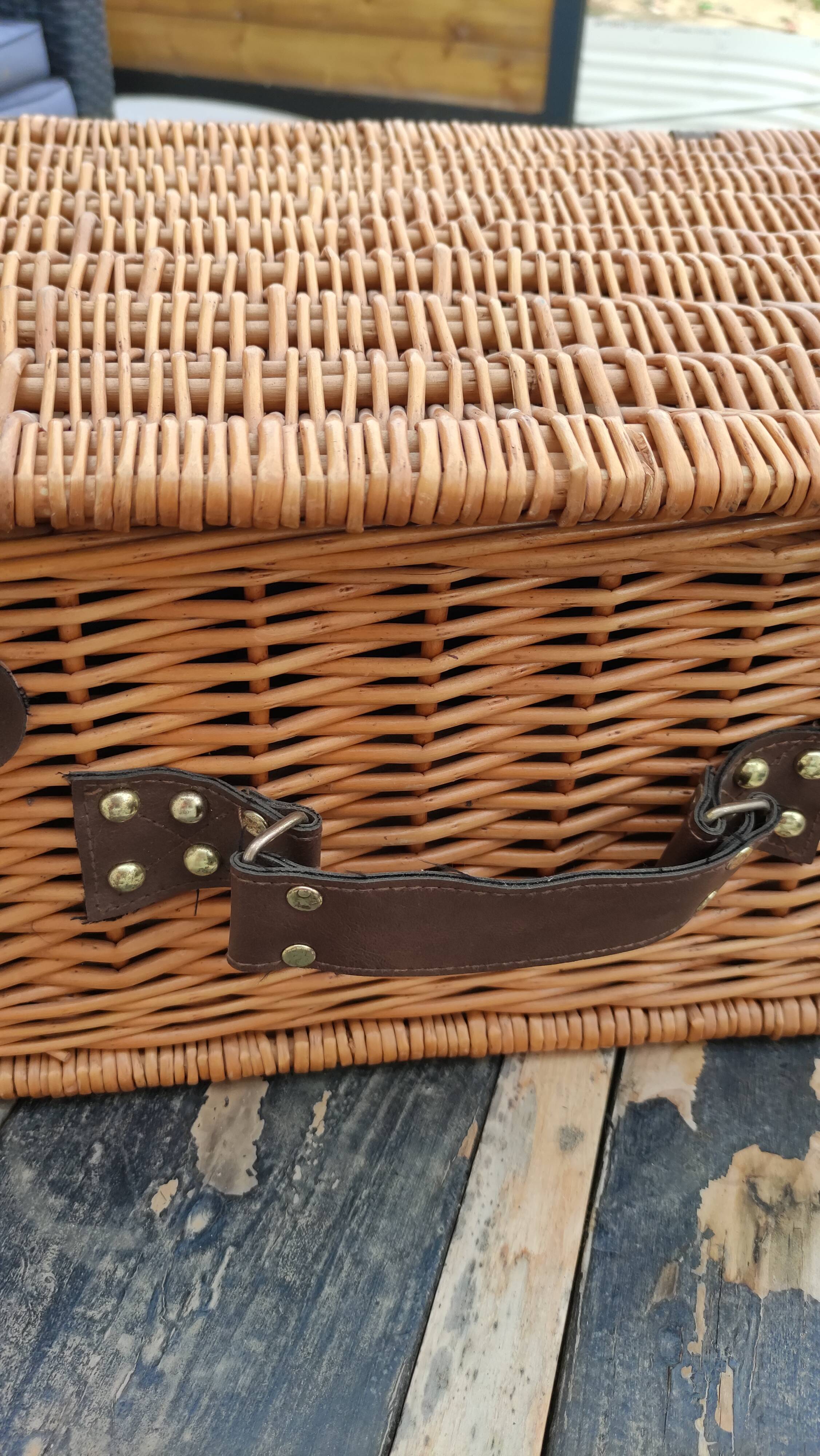 Picnic basket with white porcelain crockery