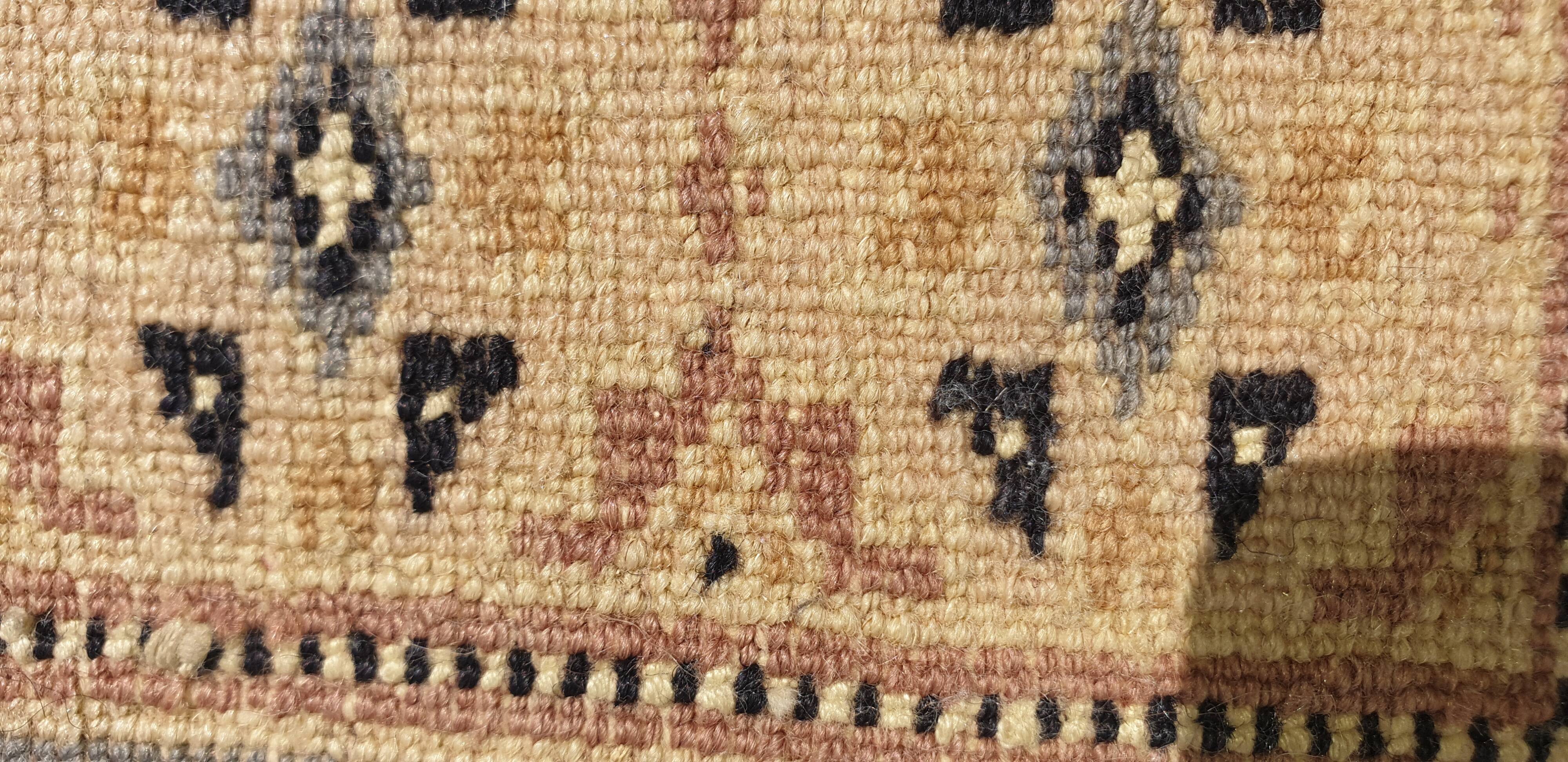 Oriental carpet wool of self  200x300cm