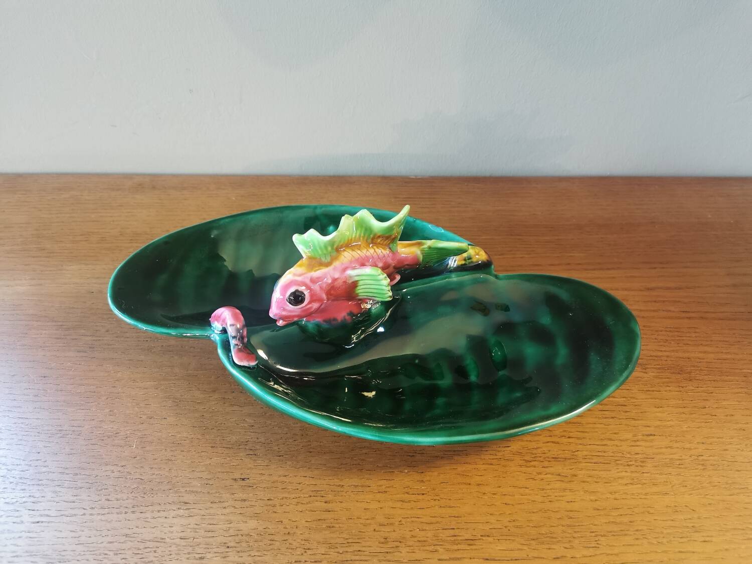 Vallauris fish slip dish with 2 compartments