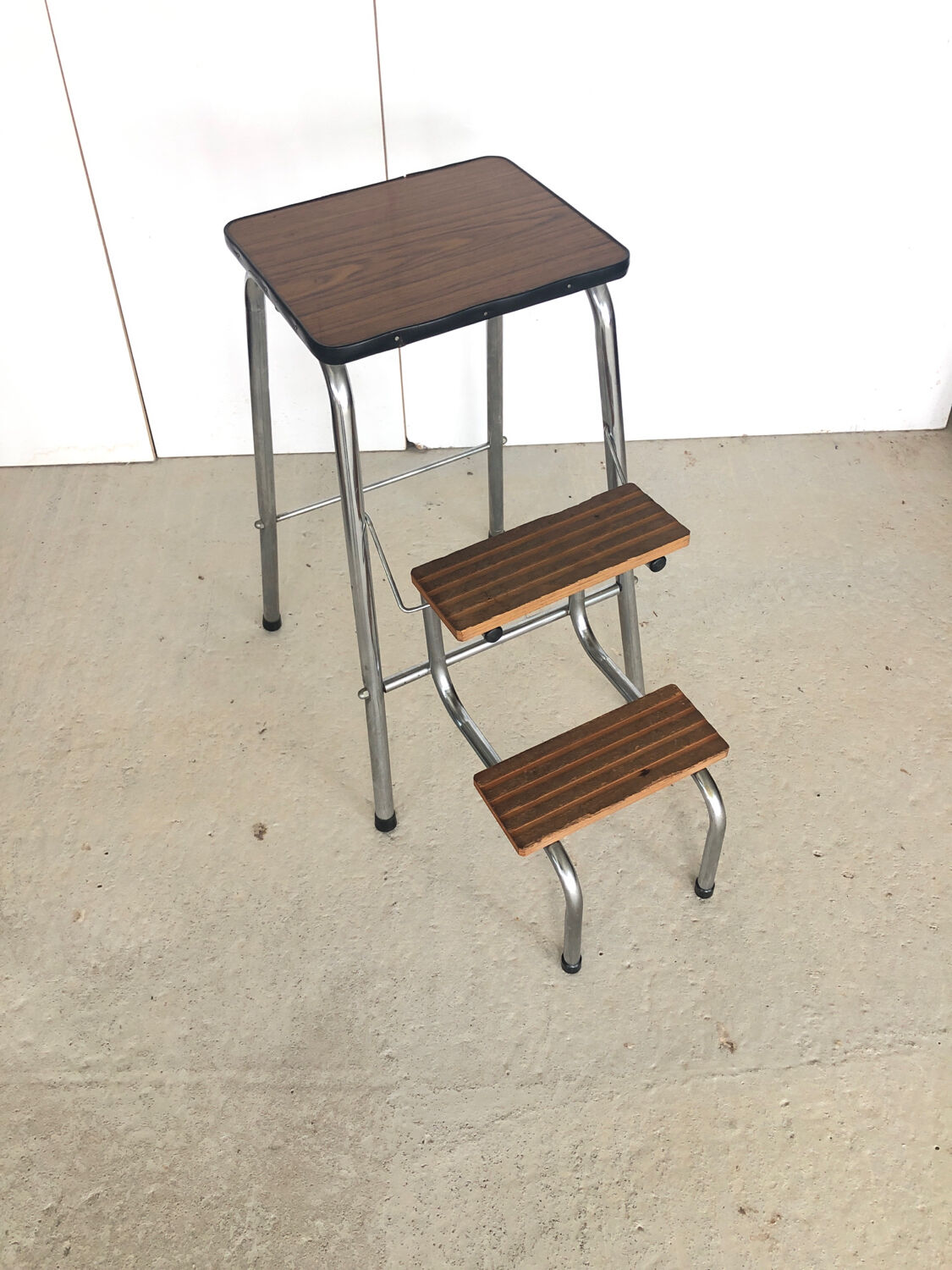Tabouret marche-pieds, escabeau en formica vintage année 70