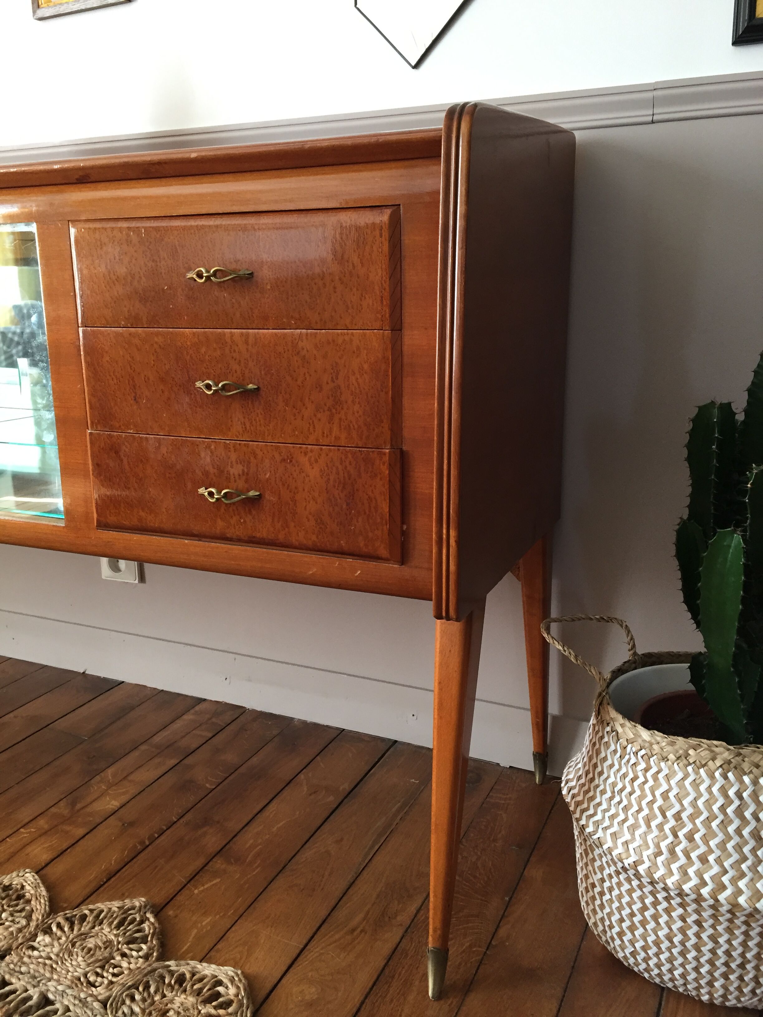 Sideboard vintage feet compass