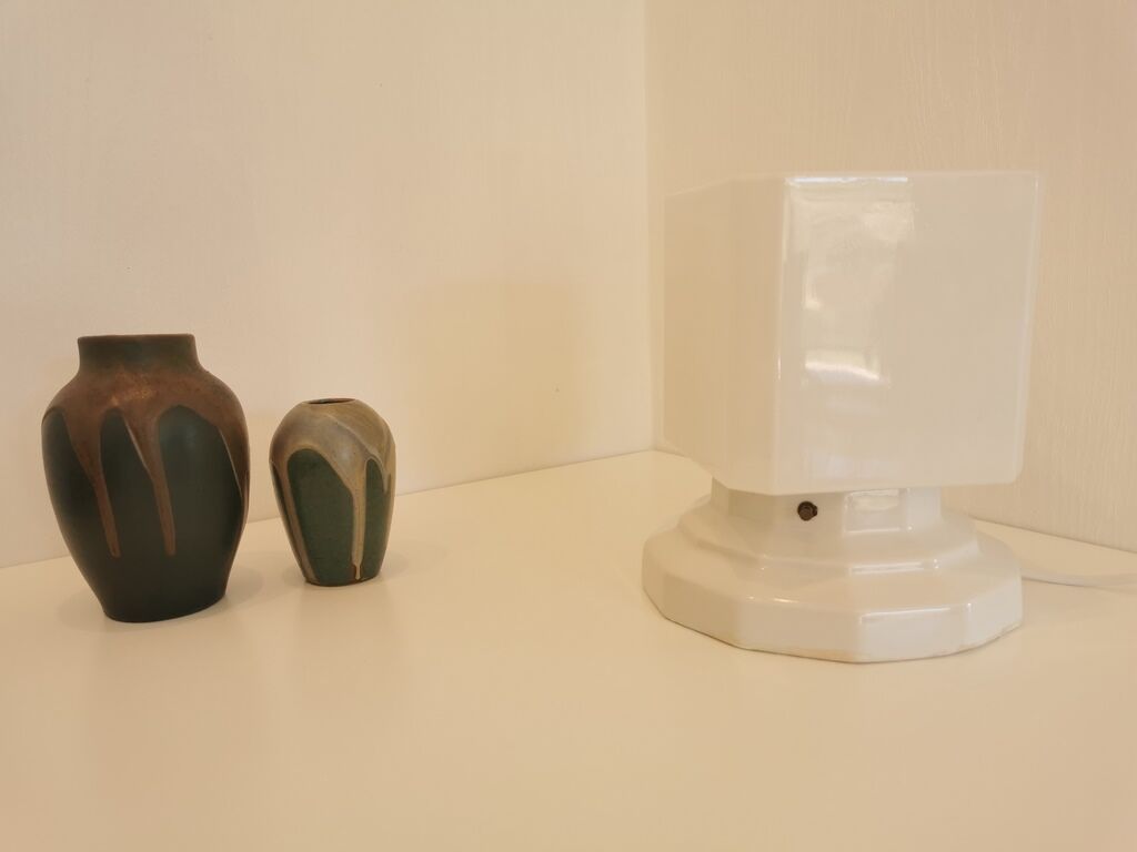 White Art Deco table lamp