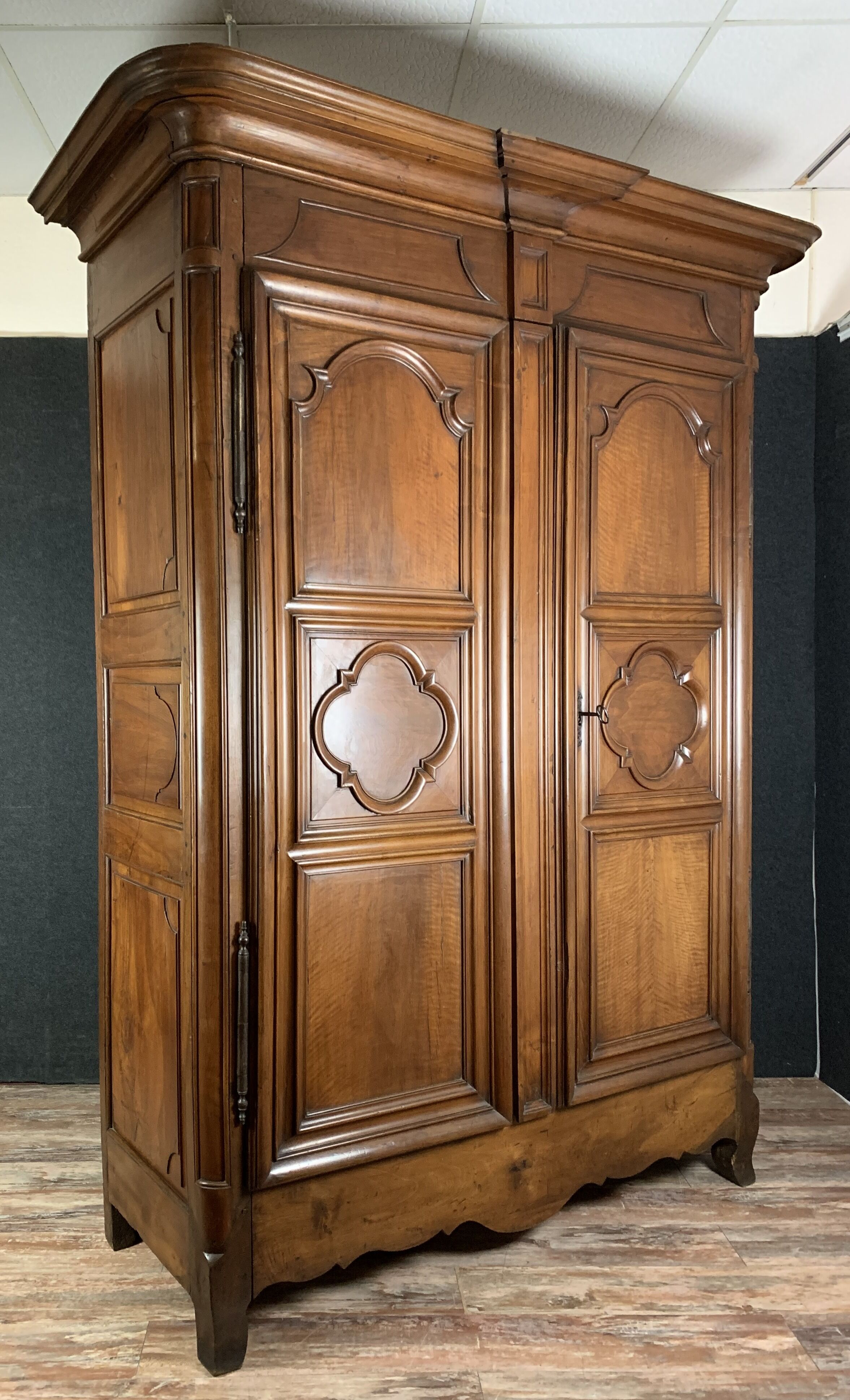 Lyon cabinet era Louis XV walnut