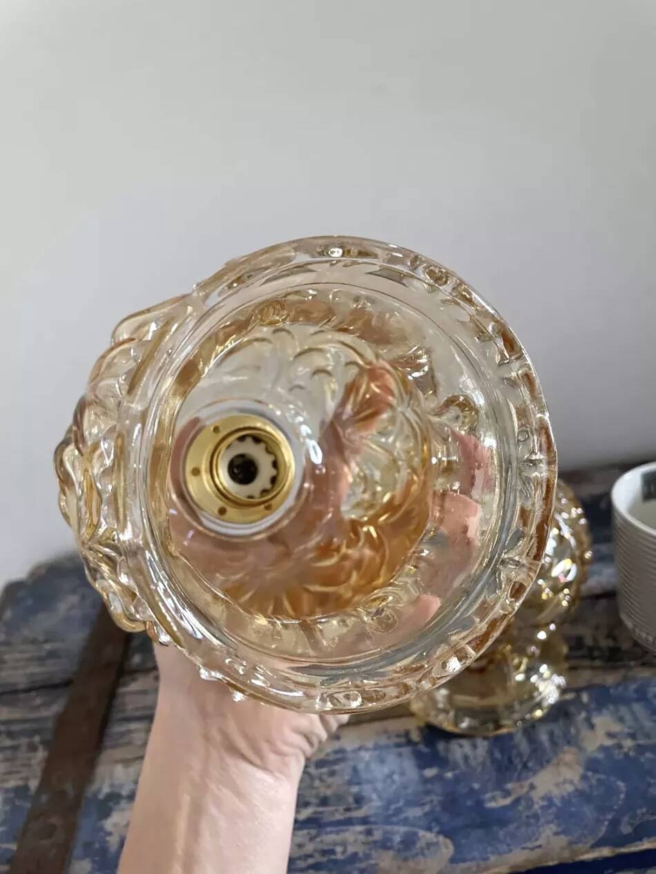 2 suspensions en verre doré