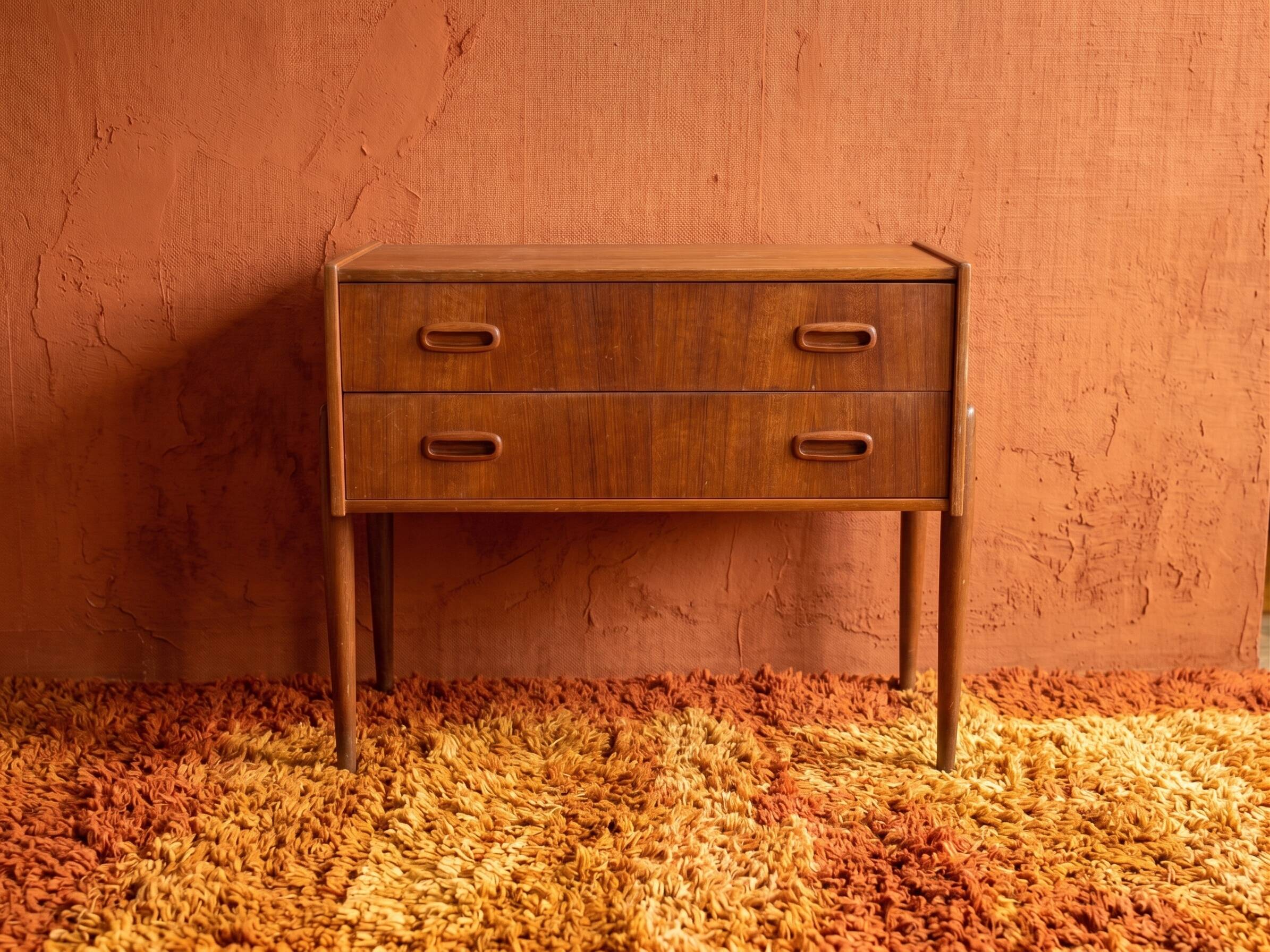 Table de chevet / petite commode scandinave design année 70