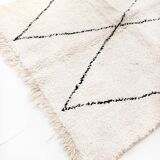 Beni Ouarain Moroccan Berber rug with black diamonds 2.53x1.59m