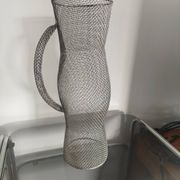 Pichet décoratif en maille métallique vintage
