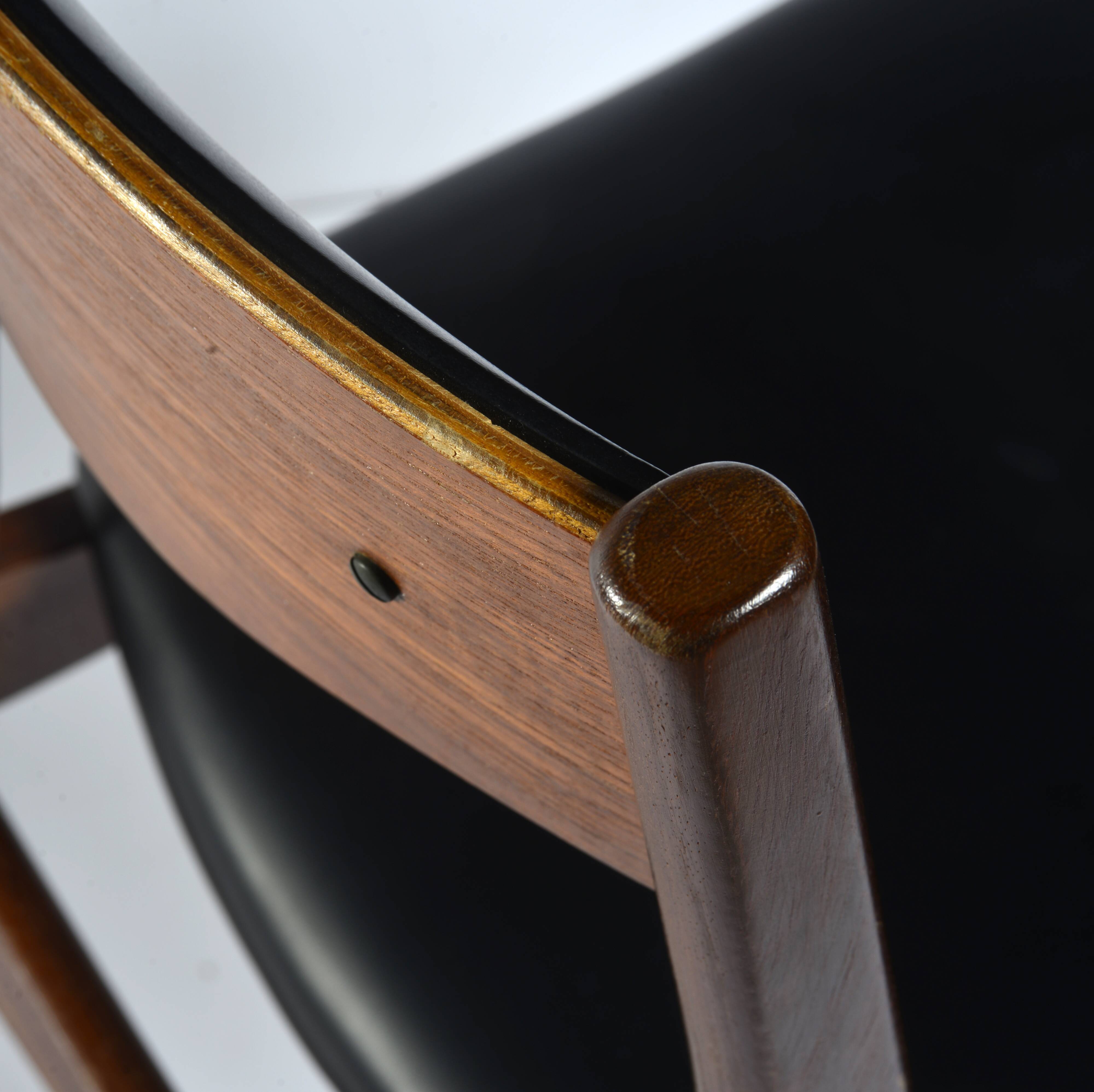 Paire de chaises teck et skaî