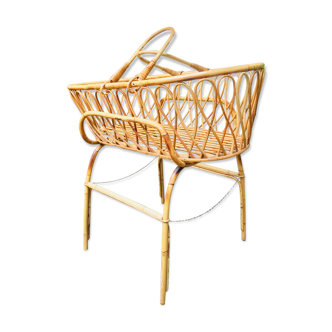 Rattan bassinet and support