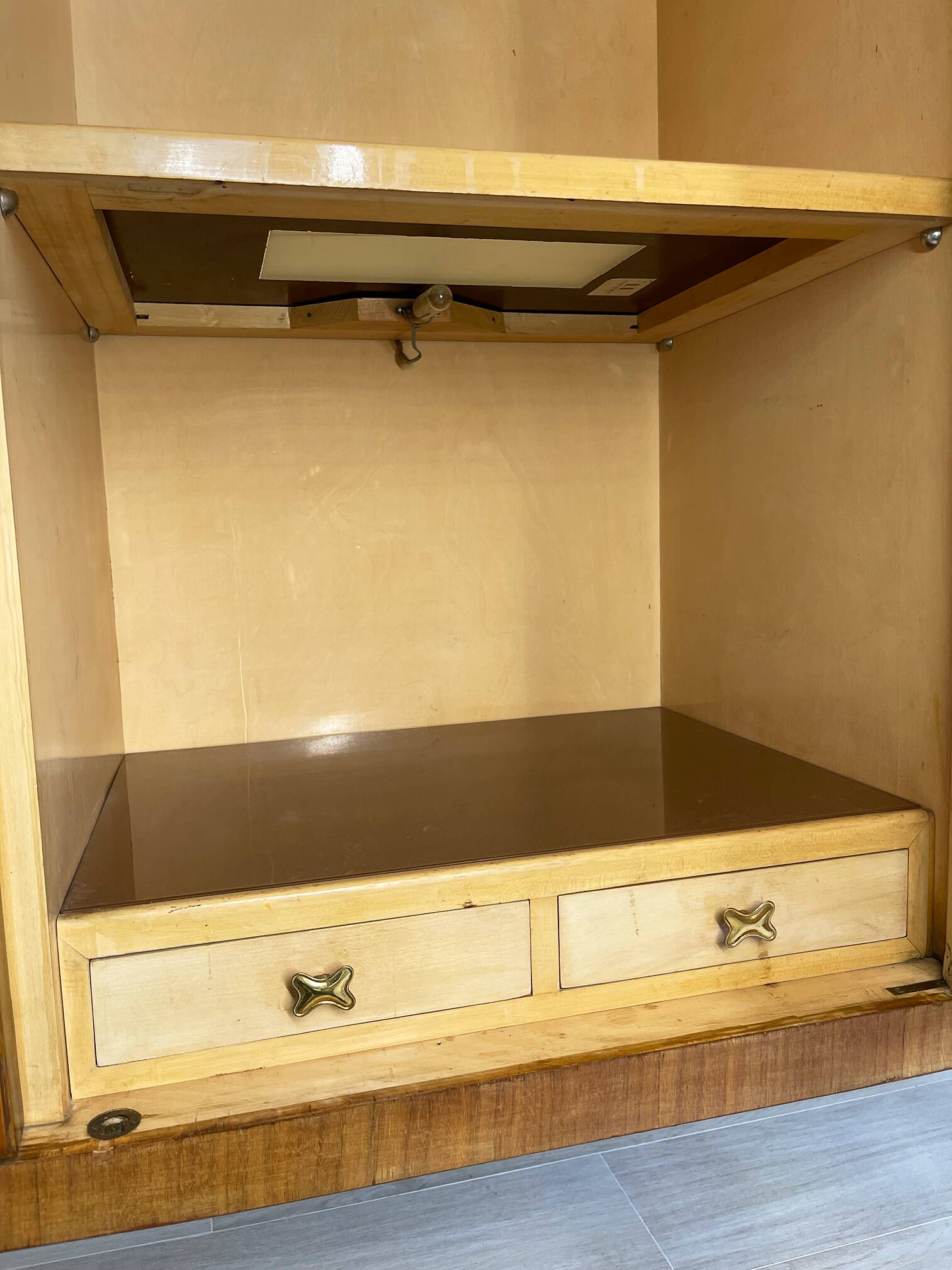 AB Vighizzolo mobili - Sideboa en ronce de noyer Cantu unique italien du milieu du siècle