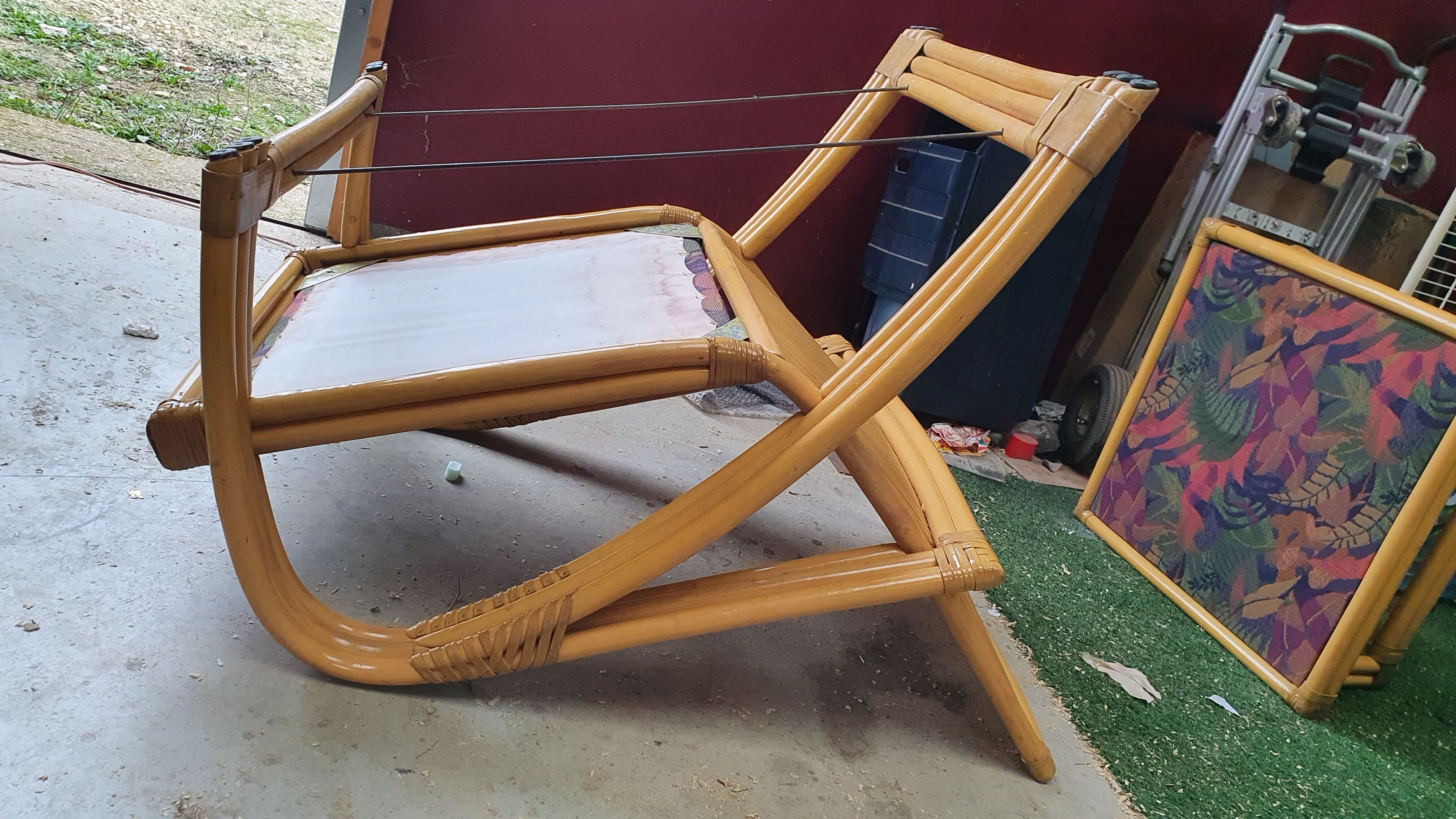 Resting rattan chair - rests feet