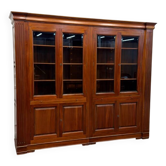 Bibliothèque anglaise classique avec colonnes