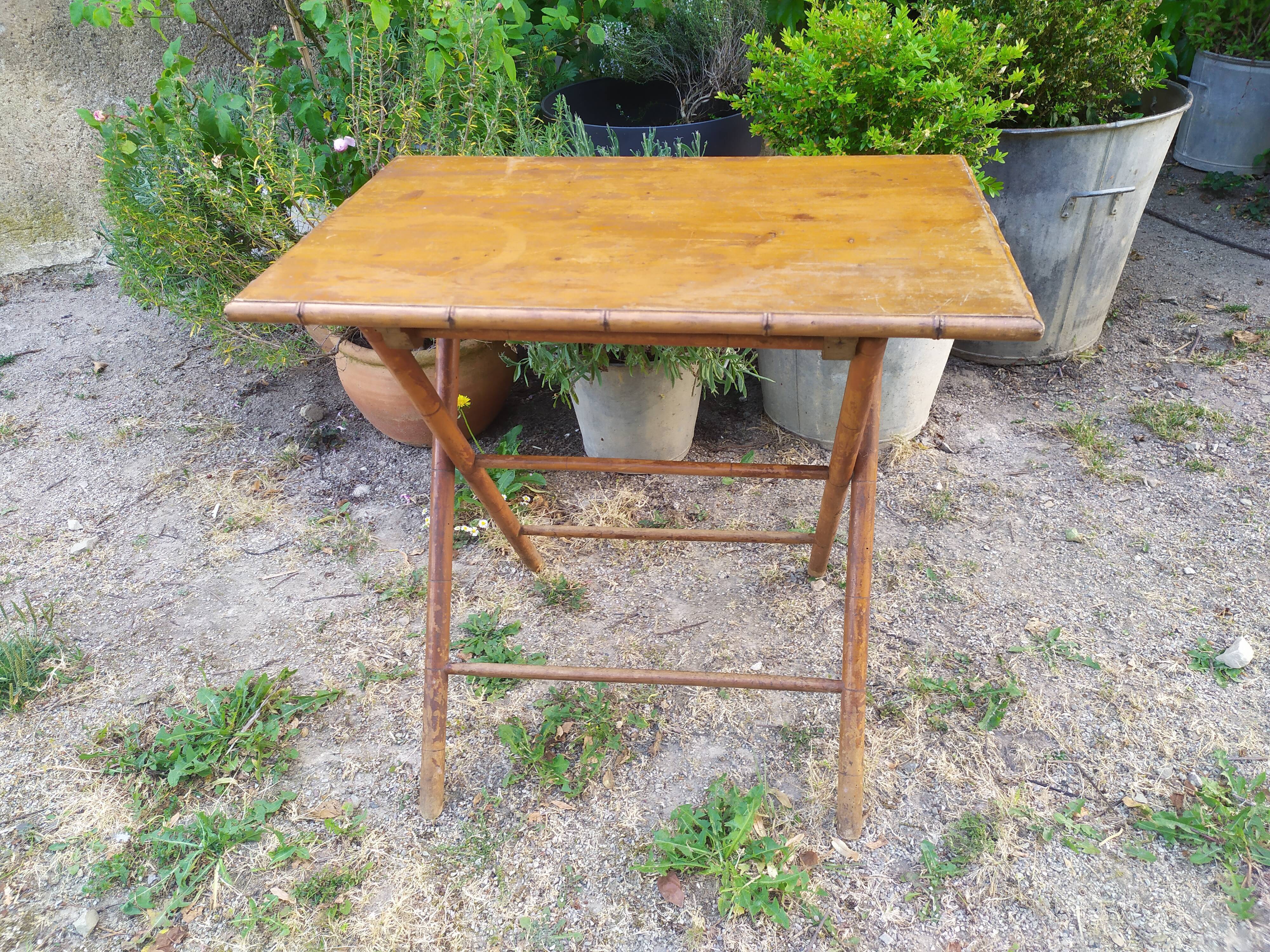 Foldable wooden table