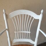 Fauteuil en bois mouluré et laqué blanc
