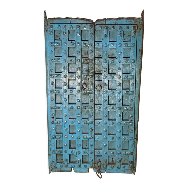 Porte ancienne bleue en bois avec croisillons