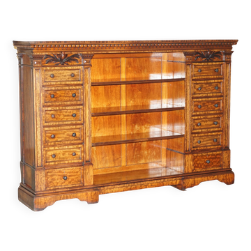 Meuble Wellington Antique 1830 en Bois Flammé