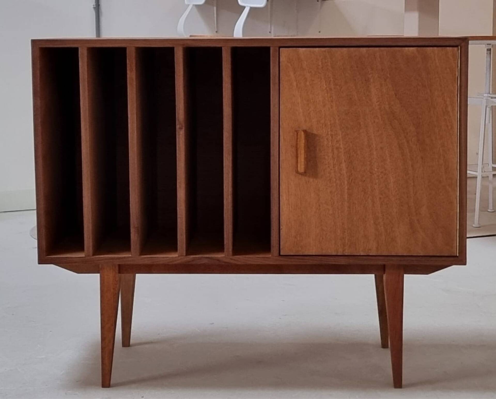 Vidar record cabinet