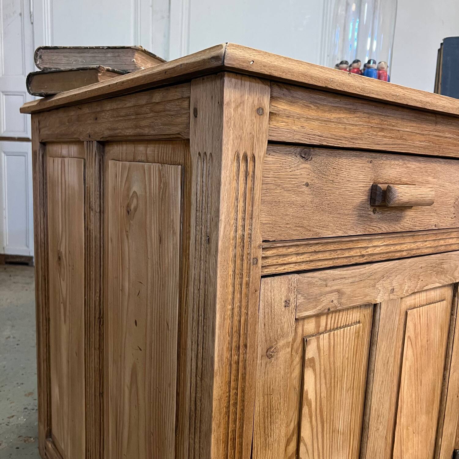 Jeweller's counter with drawers furniture