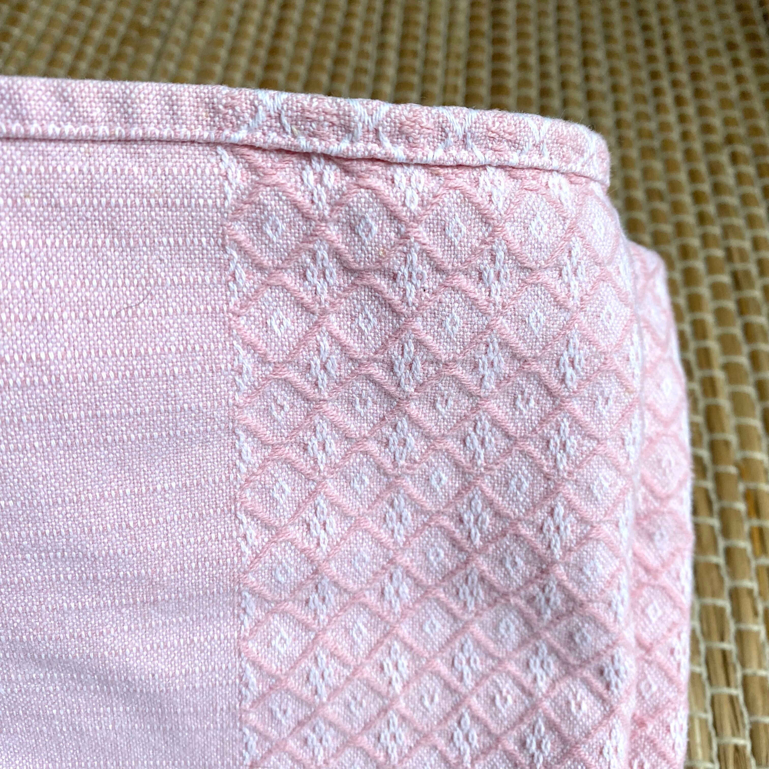 Pink rectangle tablecloth 140 x160 cm
